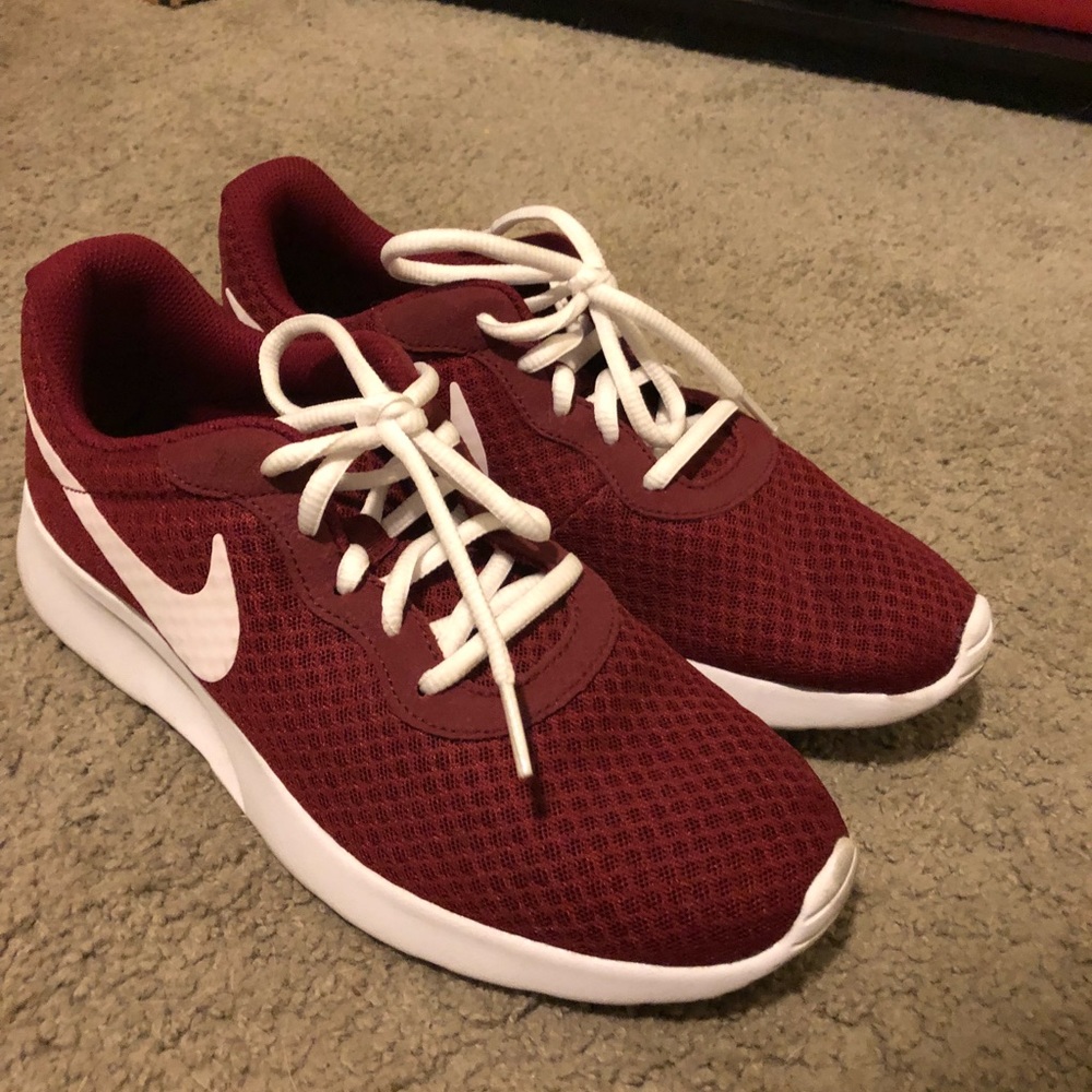 Women’s Nike running shoes - Picture 1 of 5